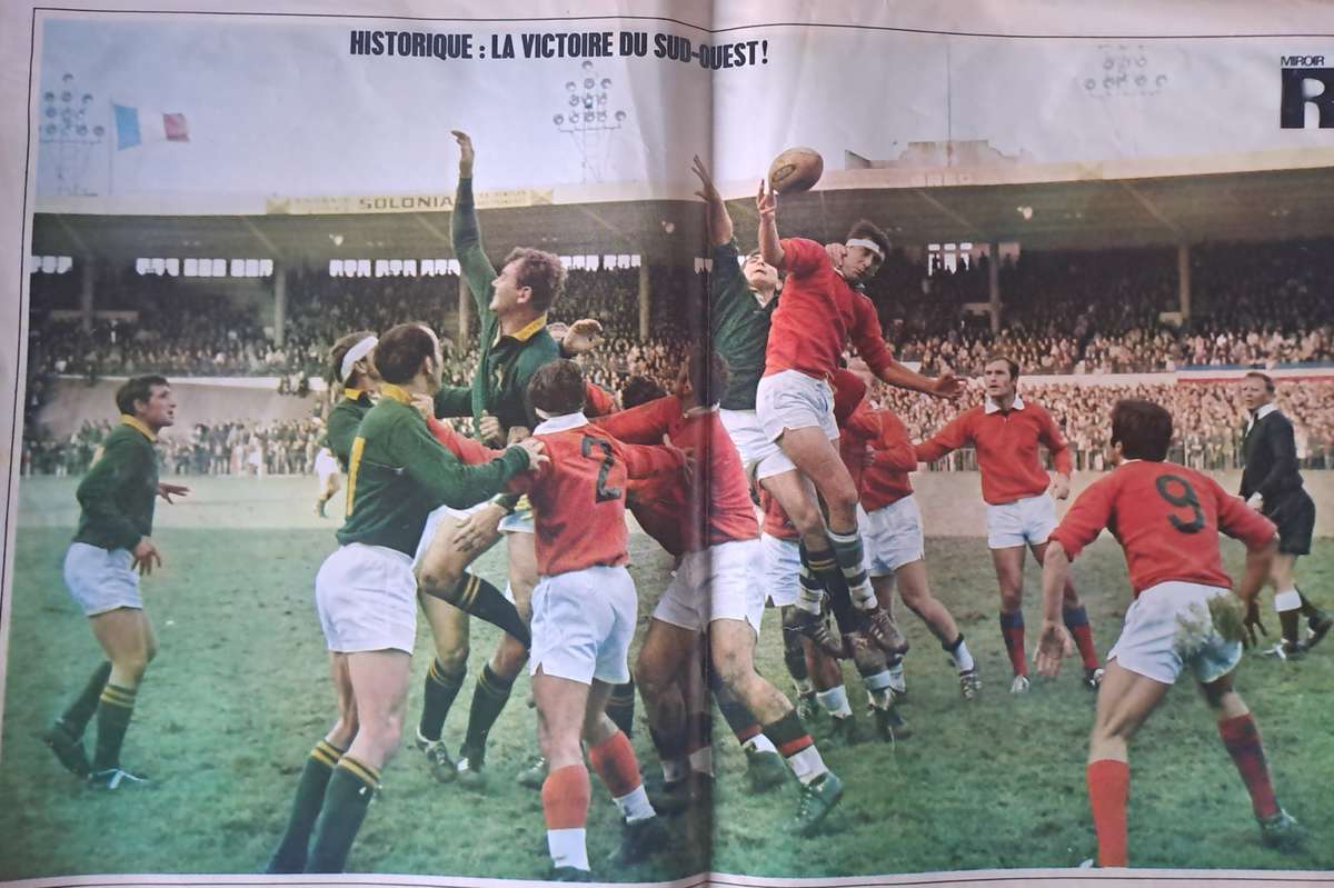 Rugby magazine Miroir du Rugby Nov 1968 French 43 pp on 1968  SA tour to France VERY SCARCE IN SA