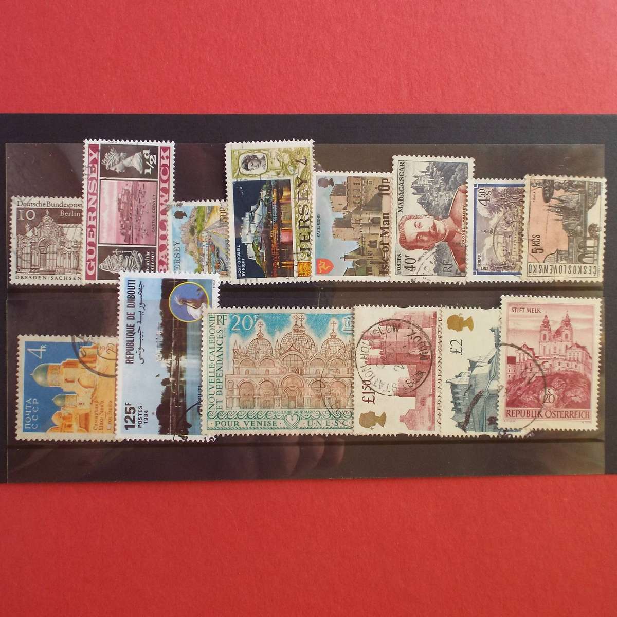 Thematics - Castles - 14 stamps - Mixed World - no duplication