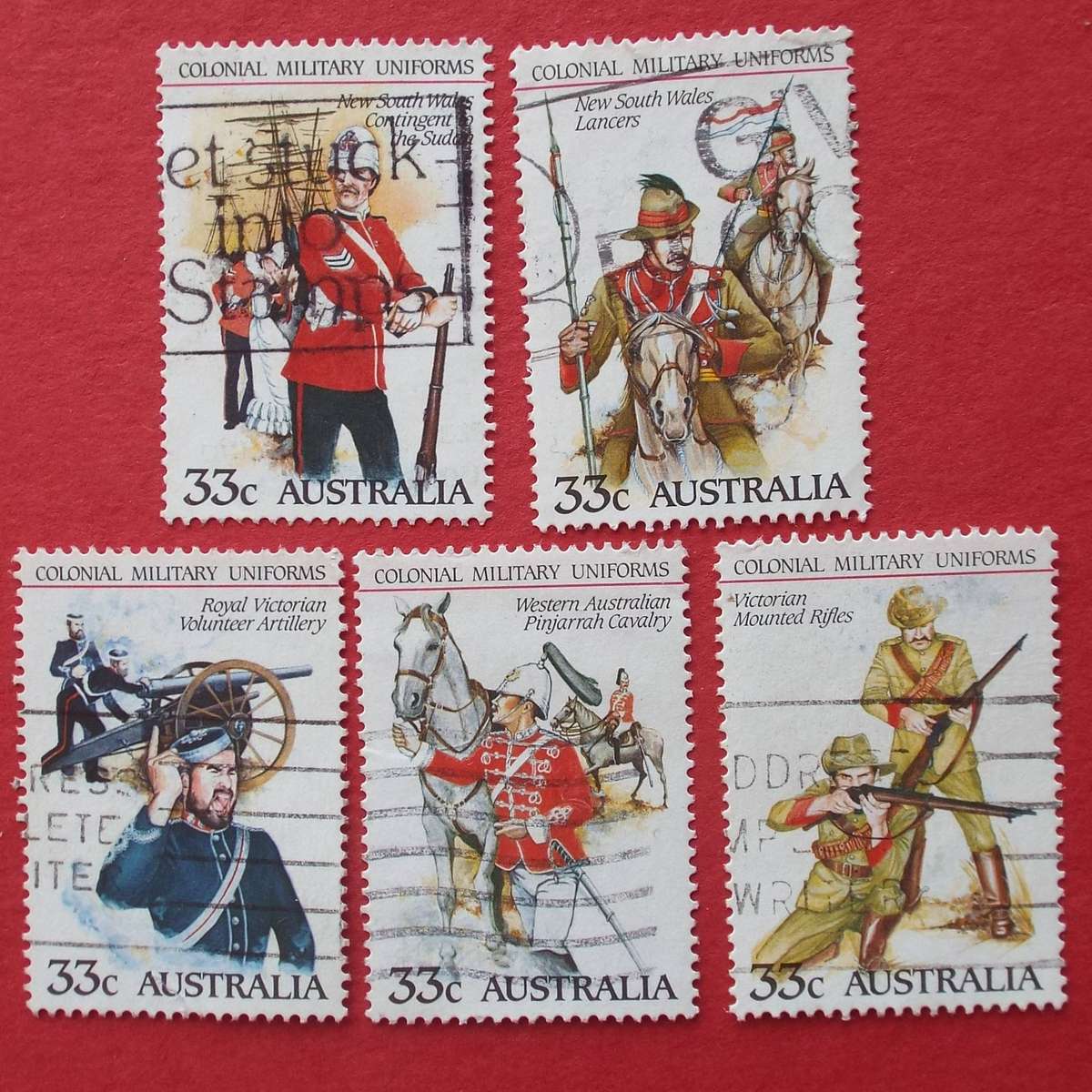 Thematics - Australian Military Uniforms - 5 stamps - Mixed World - no duplication