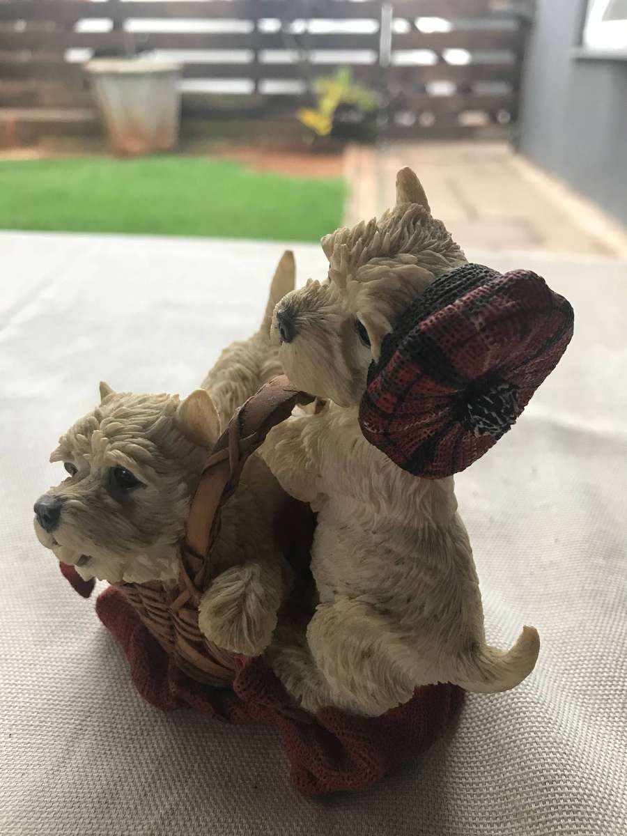 COUNTRY ARTISTS FIGURINE - SCOTTISH TERRIERS - HIGHLAND FLING # 02261  *CRAZY R1 START *