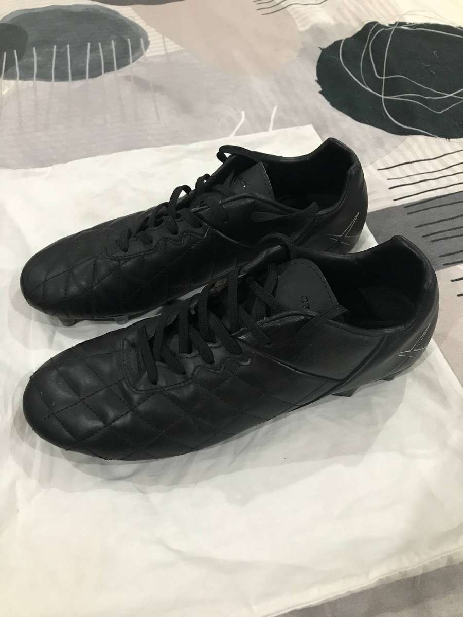 ** RUGBY / SOCCER BOOTS ** P3XEW BRAND ** SIZE 9 ** EXCELLENT CONDITION ** CRAZY R1 START **