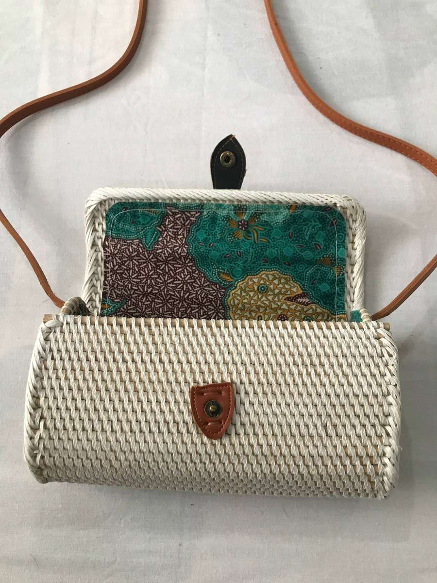 * LADIES MINI HANDBAGS * RATTAN WOVEN * LEATHER STRAPS & LATCH * CRAZY R1 START *