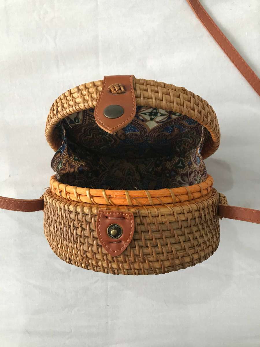 * LADIES MINI HANDBAGS * RATTAN WOVEN * LEATHER STRAPS & LATCH * CRAZY R1 START *