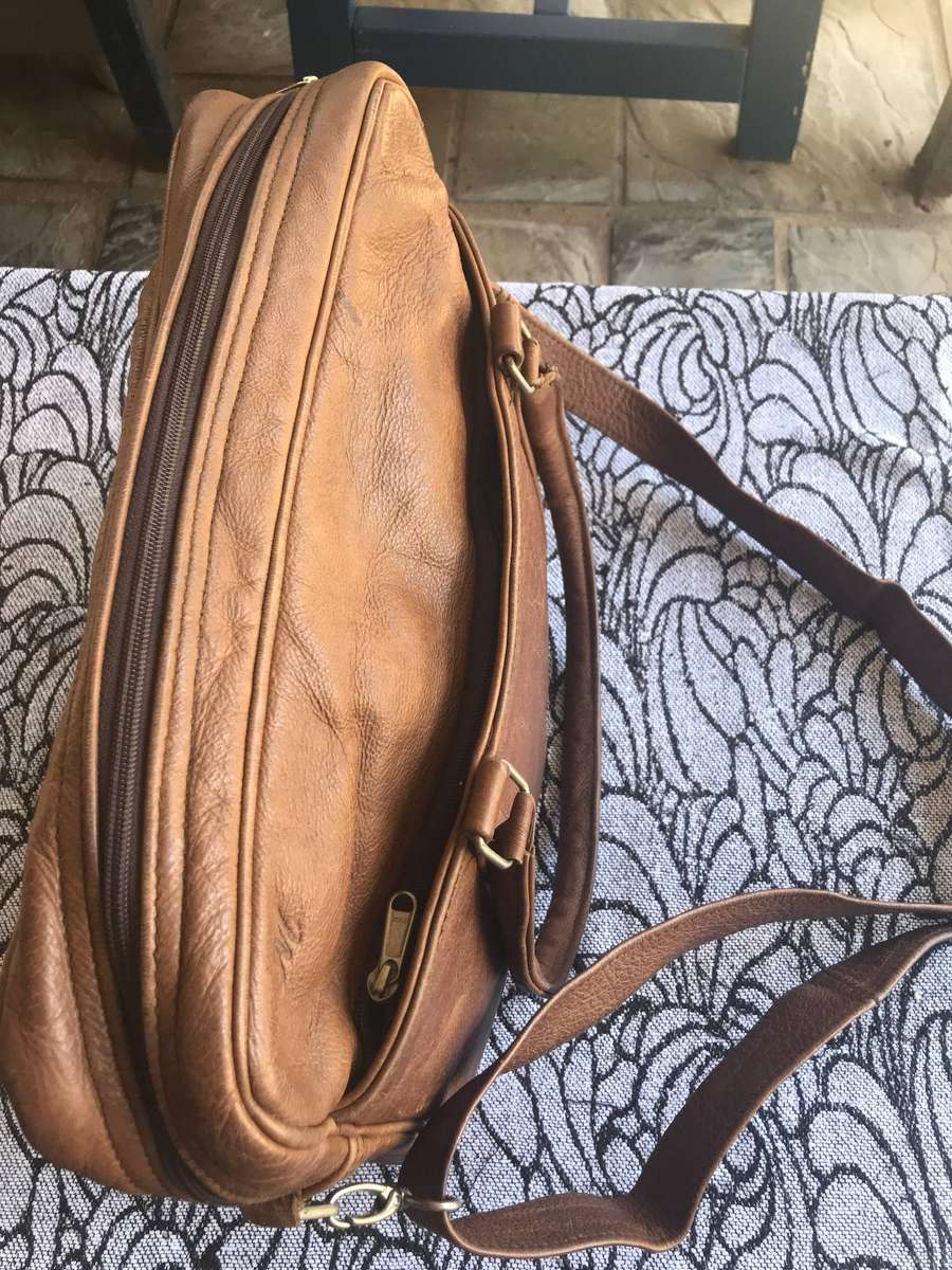 * LADIES SHOULDER BAG * FULL LEATHER * TAN COLOUR * A MUST VIEW * CRAZY R1 START *