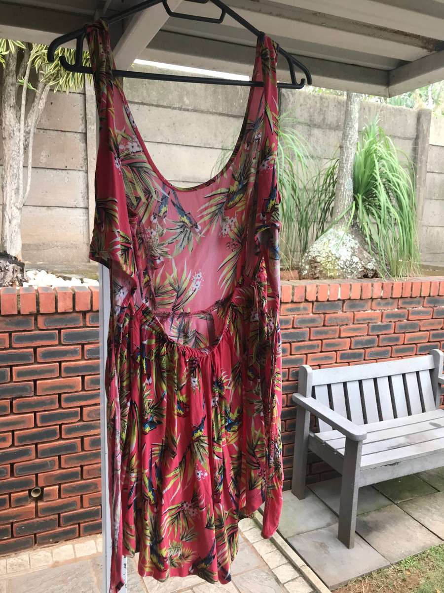 * LADIES MIXED CLOTHING * SIZES S AND M * A MUST VIEW * CRAZY R1 START *