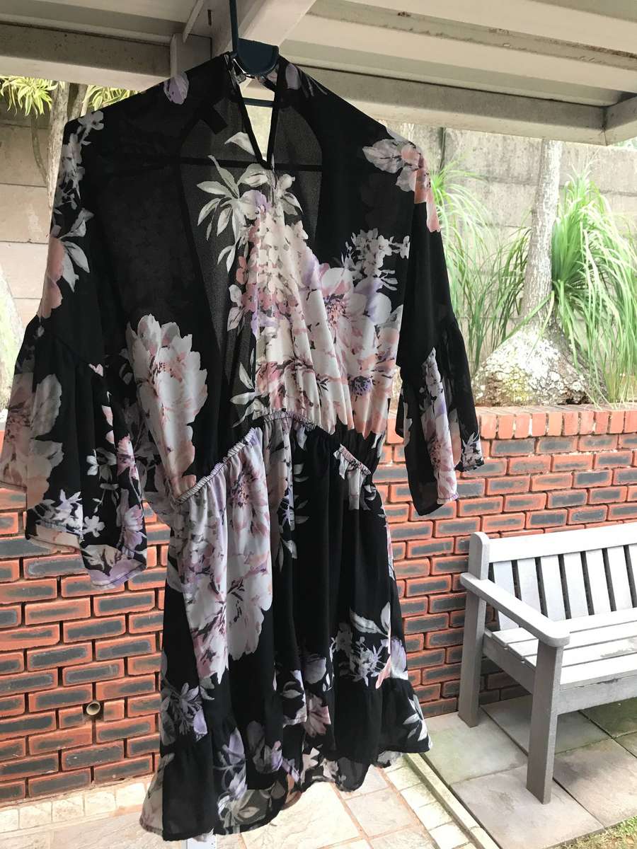 * LADIES MIXED CLOTHING * SIZES S AND M * A MUST VIEW * CRAZY R1 START *