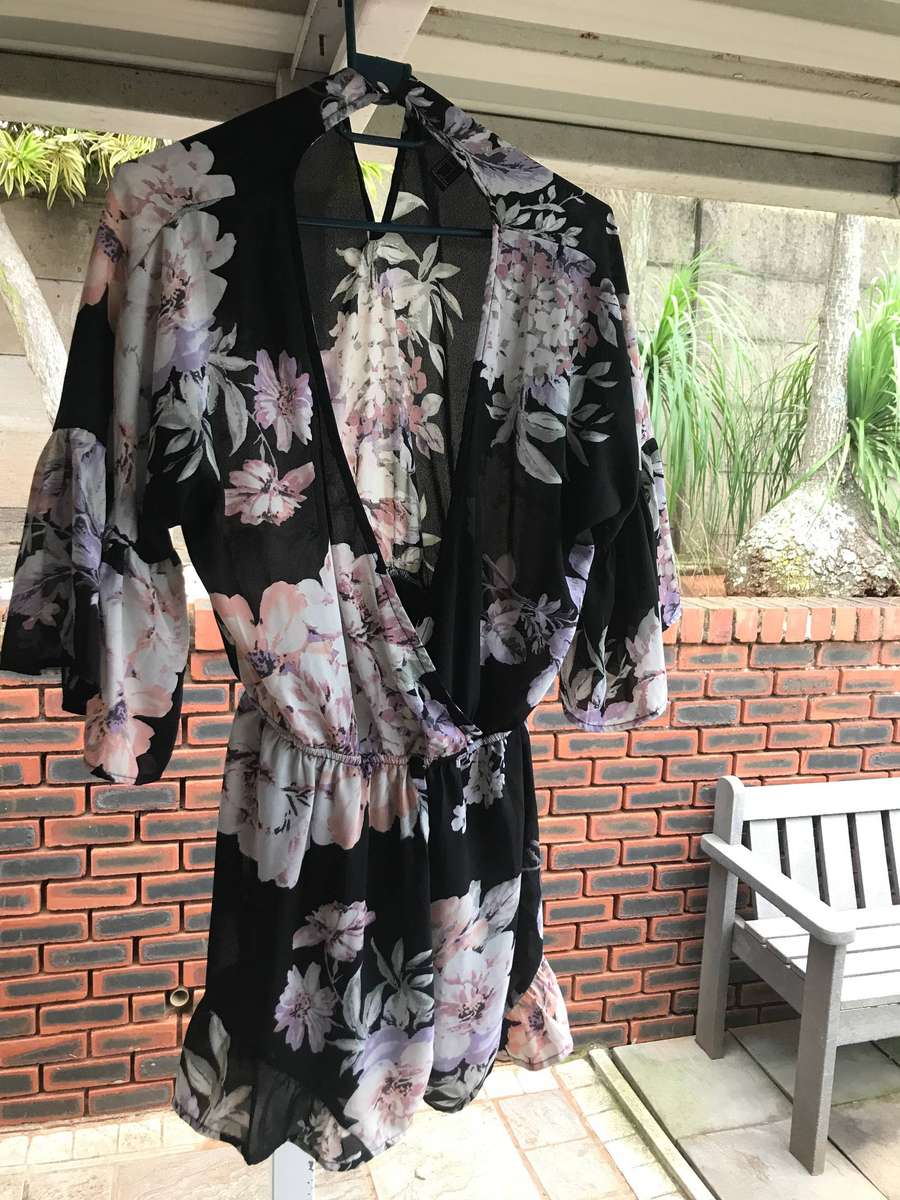 * LADIES MIXED CLOTHING * SIZES S AND M * A MUST VIEW * CRAZY R1 START *