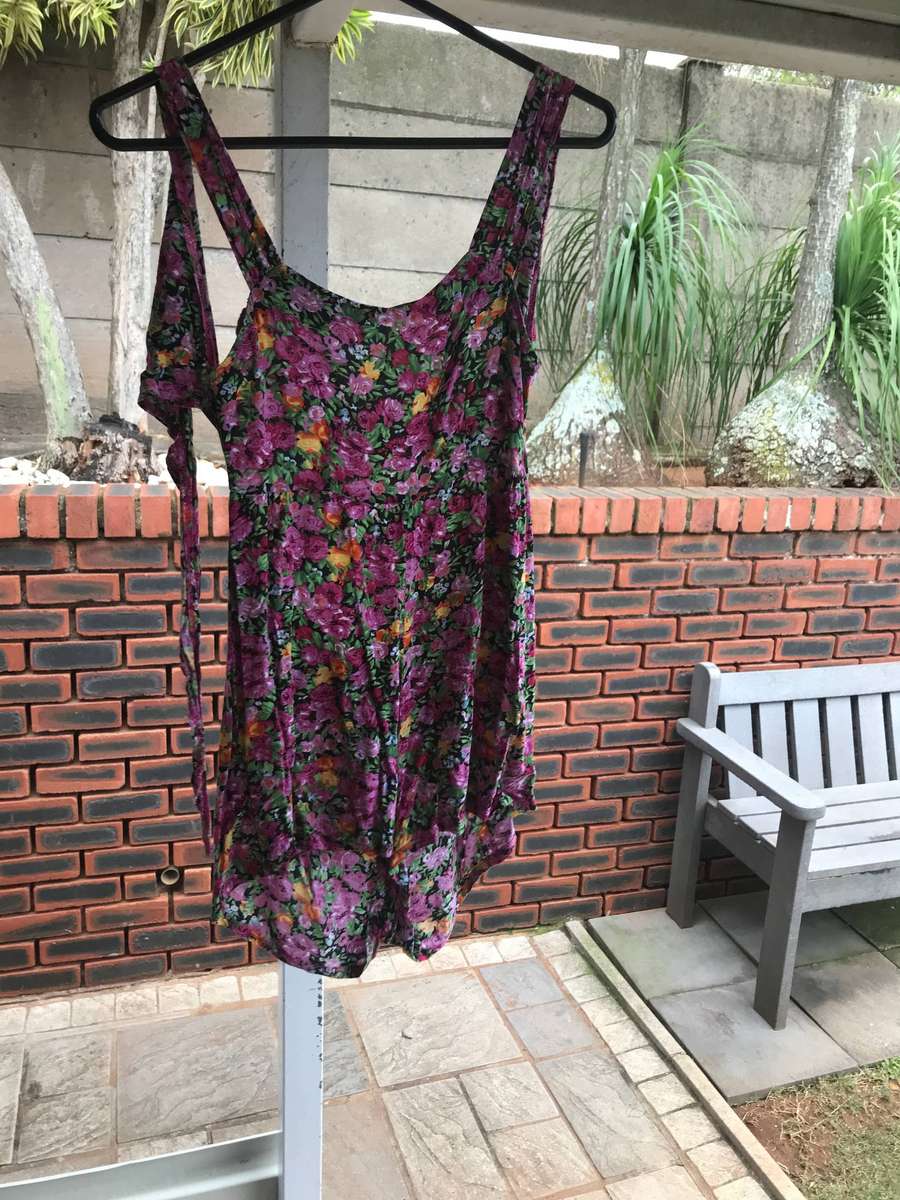* LADIES MIXED CLOTHING * SIZES S AND M * A MUST VIEW * CRAZY R1 START *