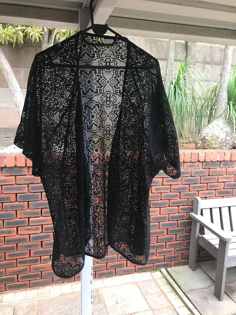 * LADIES MIXED CLOTHING * SIZES S AND M * A MUST VIEW * CRAZY R1 START *
