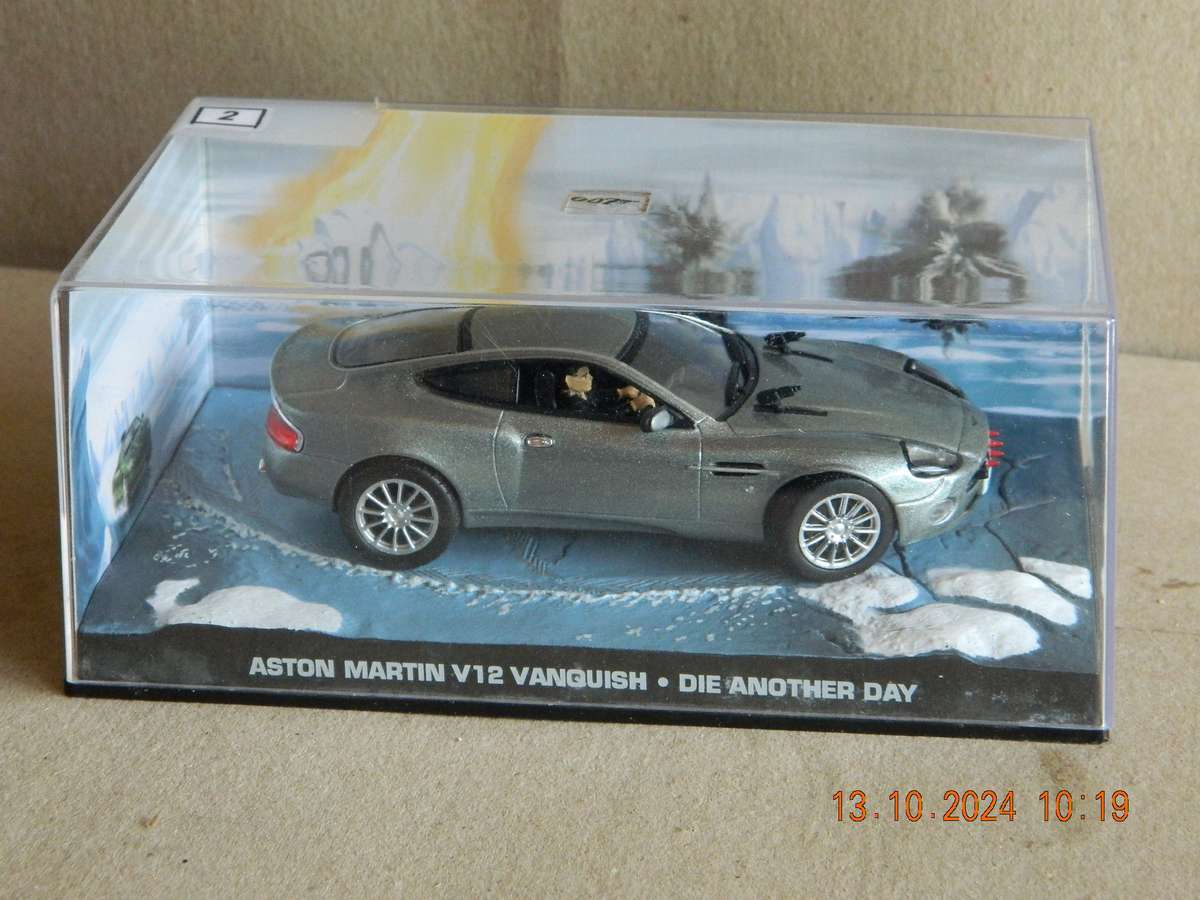 UNIVERSAL HOBBIES -  JAMES BOND 007 -  ASTON MARTIN V12 VANQUISH  -  DIE ANOTHER DAY
