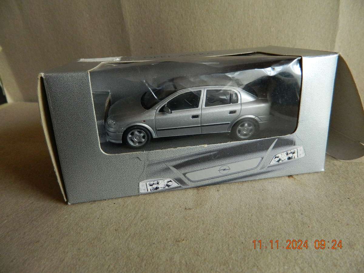 DICKIE-SCHUCO  -   OPEL ASTRA