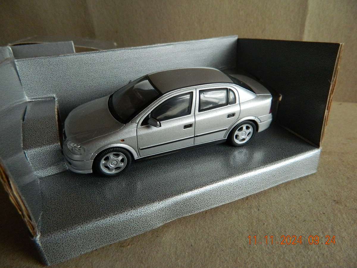 DICKIE-SCHUCO  -   OPEL ASTRA