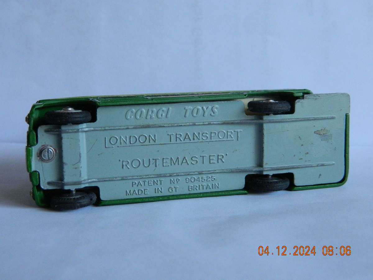 CORGI TOYS  -   -  LONDON TRANSPORT - 'ROUTEMASTER'
