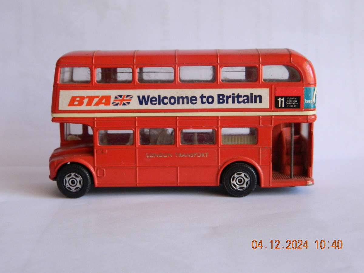 CORGI TOYS  -   -  LONDON TRANSPORT - 'ROUTEMASTER'