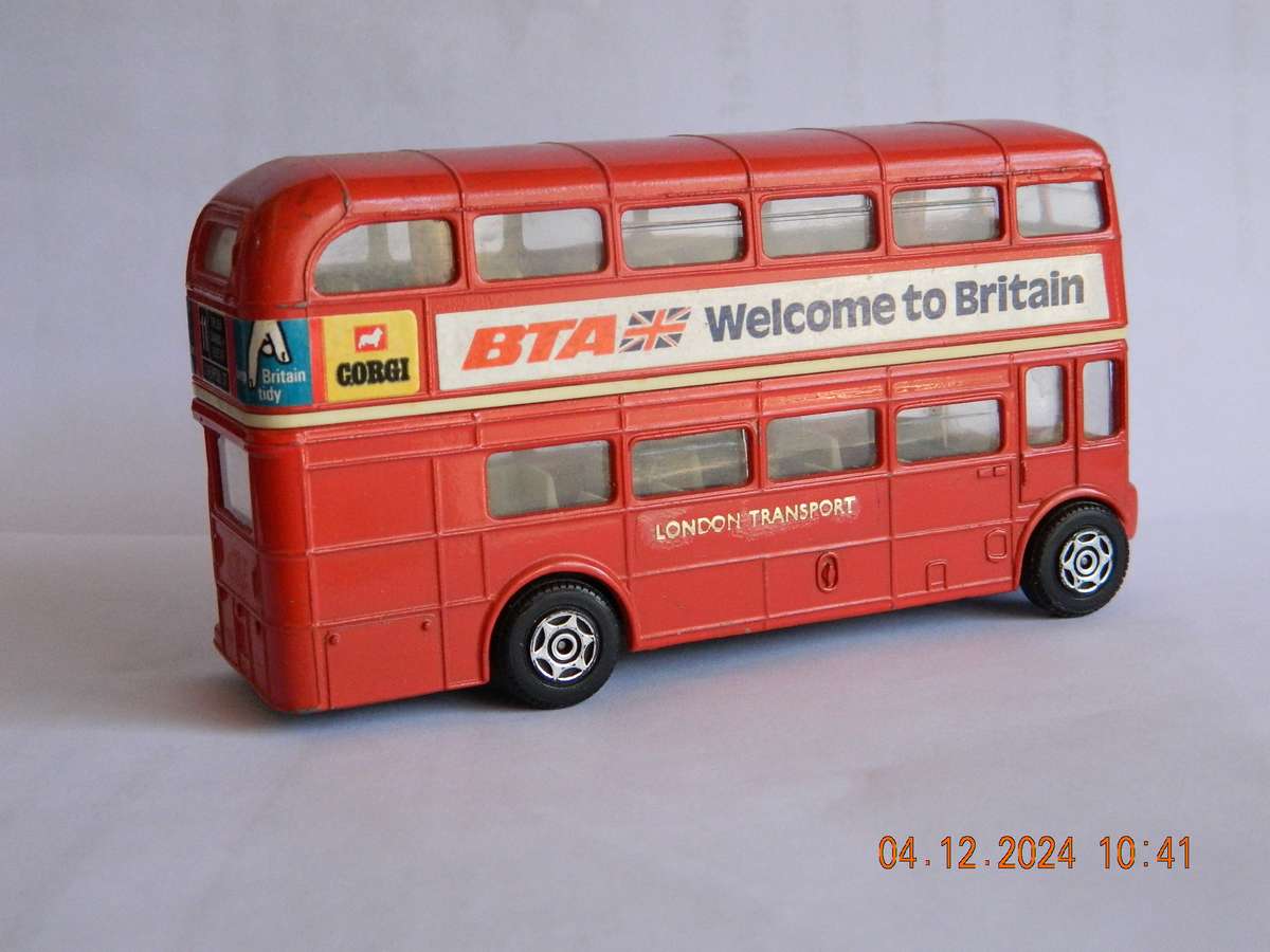 CORGI TOYS  -   -  LONDON TRANSPORT - 'ROUTEMASTER'