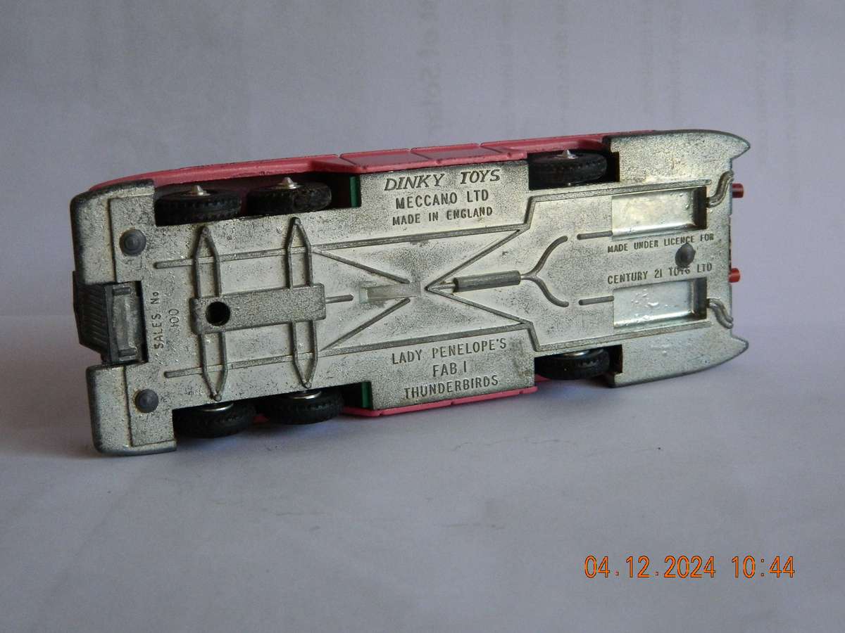 DINKY TOYS  -  100  -  LADY PENELOPE'S FAB 1 - THUNDERBIRDS  (VERY RARE)