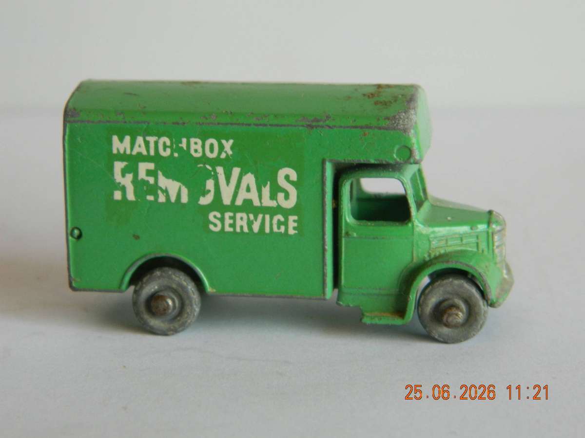MATCHBOX  SERIES  -  17A  -   REMOVALS SERVICE TRUCK