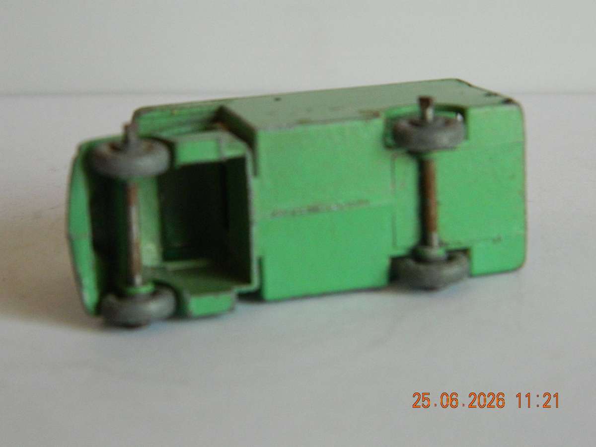 MATCHBOX  SERIES  -  17A  -   REMOVALS SERVICE TRUCK