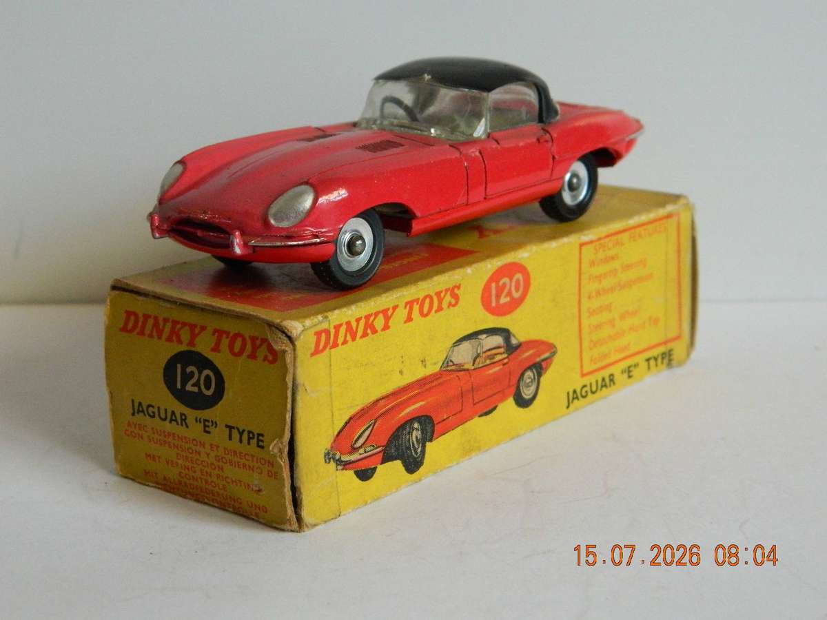 DINKY TOY  -  120  -  'E' TYPE JAGUAR