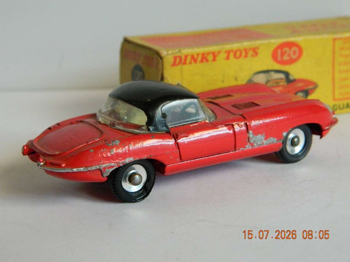 DINKY TOY  -  120  -  'E' TYPE JAGUAR