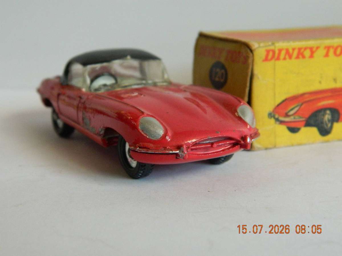 DINKY TOY  -  120  -  'E' TYPE JAGUAR