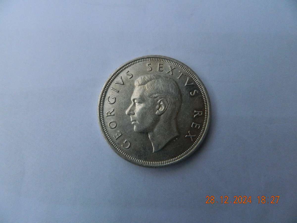S. A. UNION   5 SHILLING  COIN  -  1952