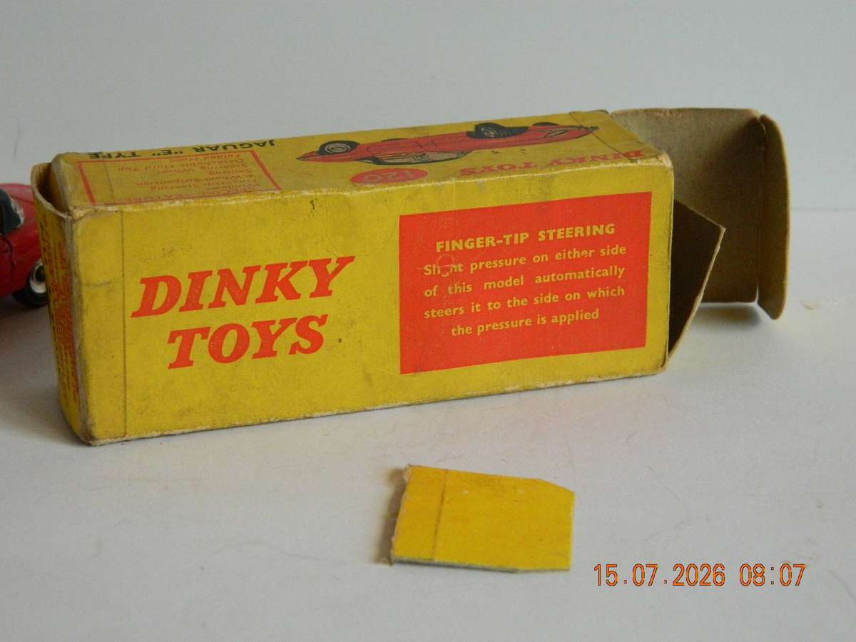 DINKY TOY  -  120  -  'E' TYPE JAGUAR