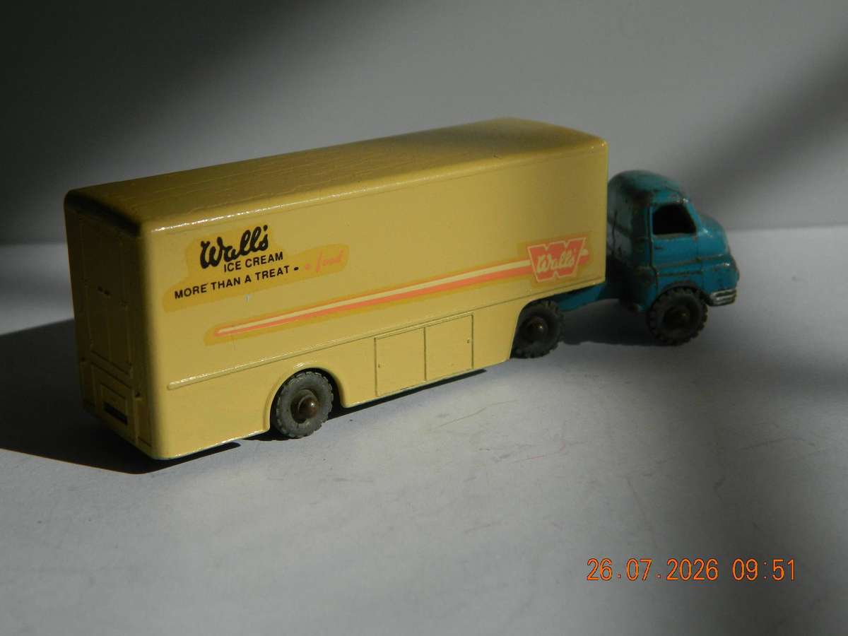 MATCHBOX  SERIES MAJOR PACK  -  M 2  -  BEDFORD ARTICULATED TRUCK