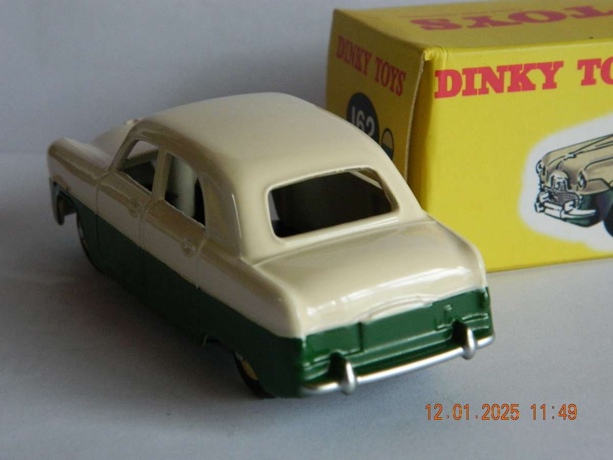 DEAGOSTINI - DINKY TOYS  -  162  -  FORD ZEPHYR SALOON