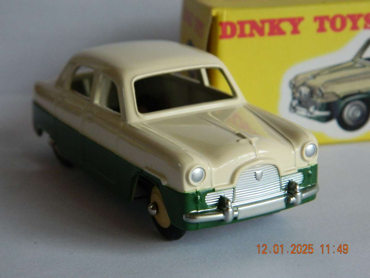 DEAGOSTINI - DINKY TOYS  -  162  -  FORD ZEPHYR SALOON