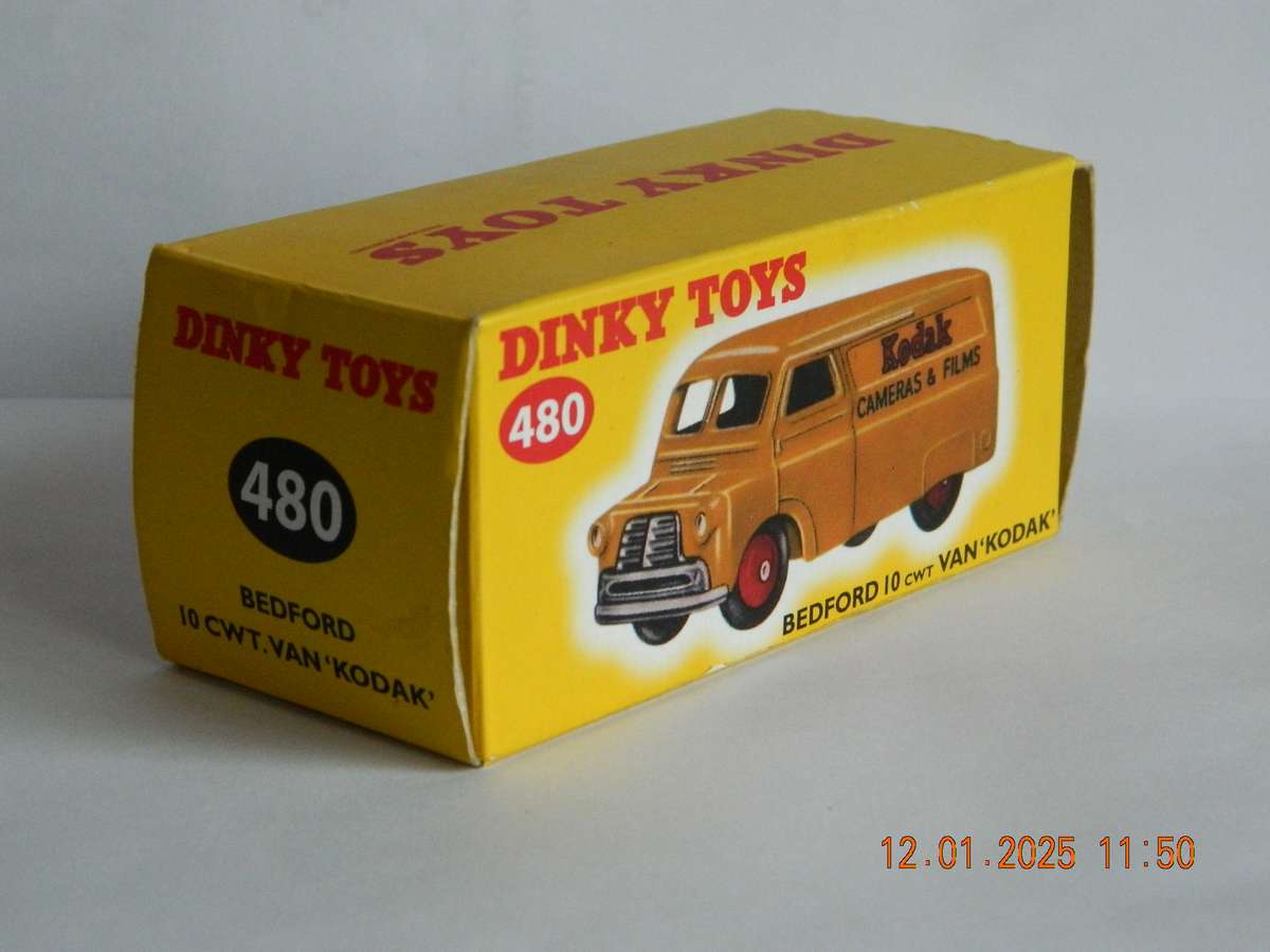 DEAGOSTINI - DINKY TOYS  -  480  -  BEDFORD 10CWT. 'KODAK'  VAN