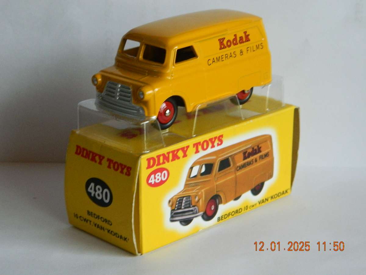 DEAGOSTINI - DINKY TOYS  -  480  -  BEDFORD 10CWT. 'KODAK'  VAN