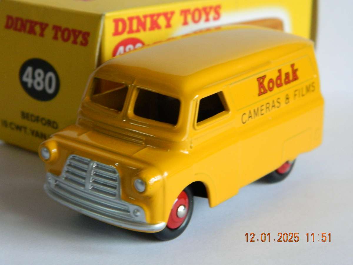 DEAGOSTINI - DINKY TOYS  -  480  -  BEDFORD 10CWT. 'KODAK'  VAN