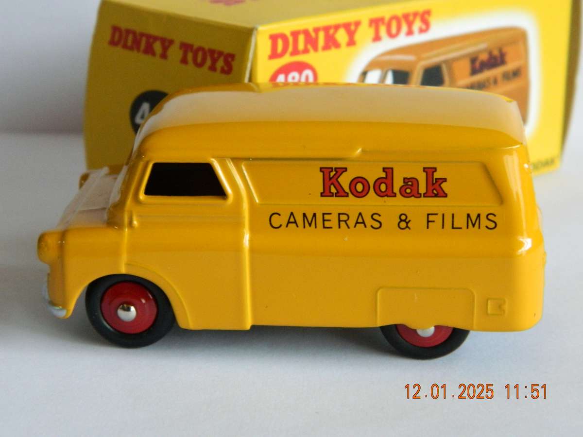DEAGOSTINI - DINKY TOYS  -  480  -  BEDFORD 10CWT. 'KODAK'  VAN