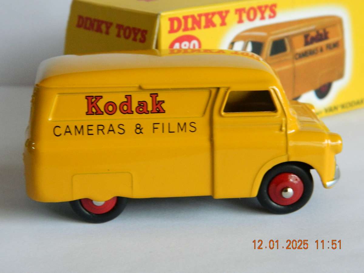 DEAGOSTINI - DINKY TOYS  -  480  -  BEDFORD 10CWT. 'KODAK'  VAN