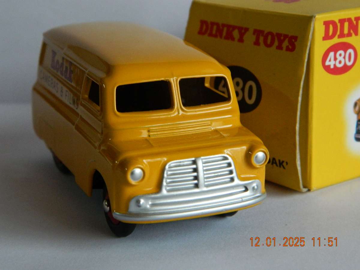 DEAGOSTINI - DINKY TOYS  -  480  -  BEDFORD 10CWT. 'KODAK'  VAN
