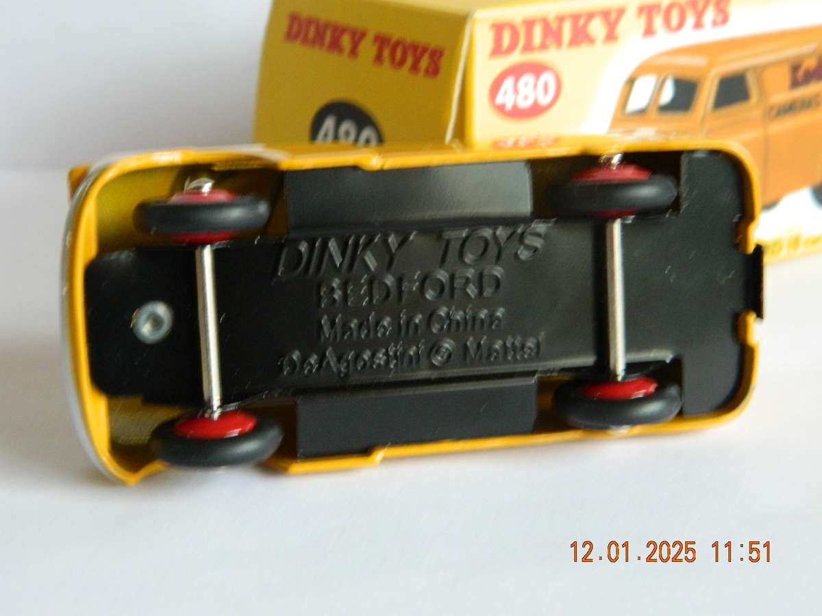 DEAGOSTINI - DINKY TOYS  -  480  -  BEDFORD 10CWT. 'KODAK'  VAN