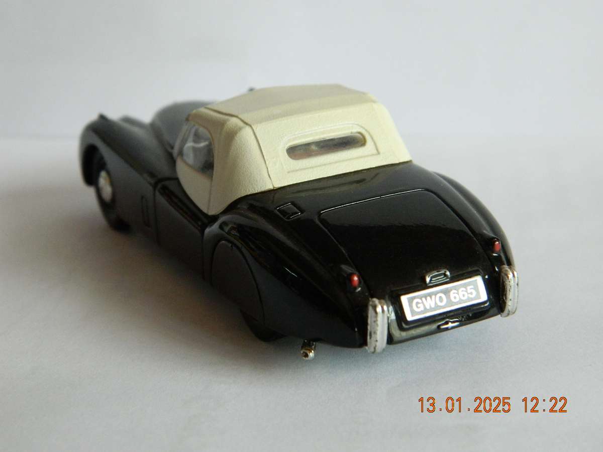 CORGI TOYS -   -  CLASSIC MODELS  -  JAGUAR XK 120