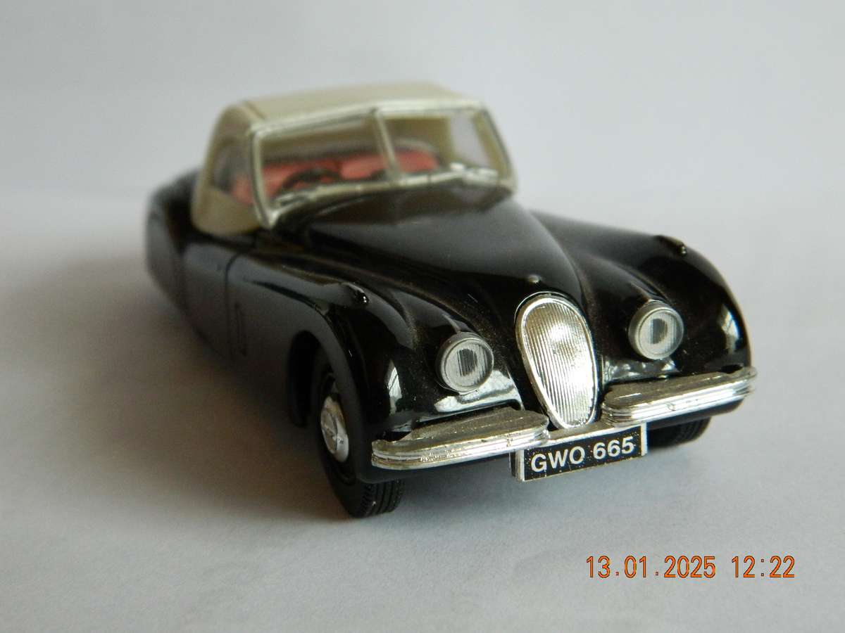 CORGI TOYS -   -  CLASSIC MODELS  -  JAGUAR XK 120