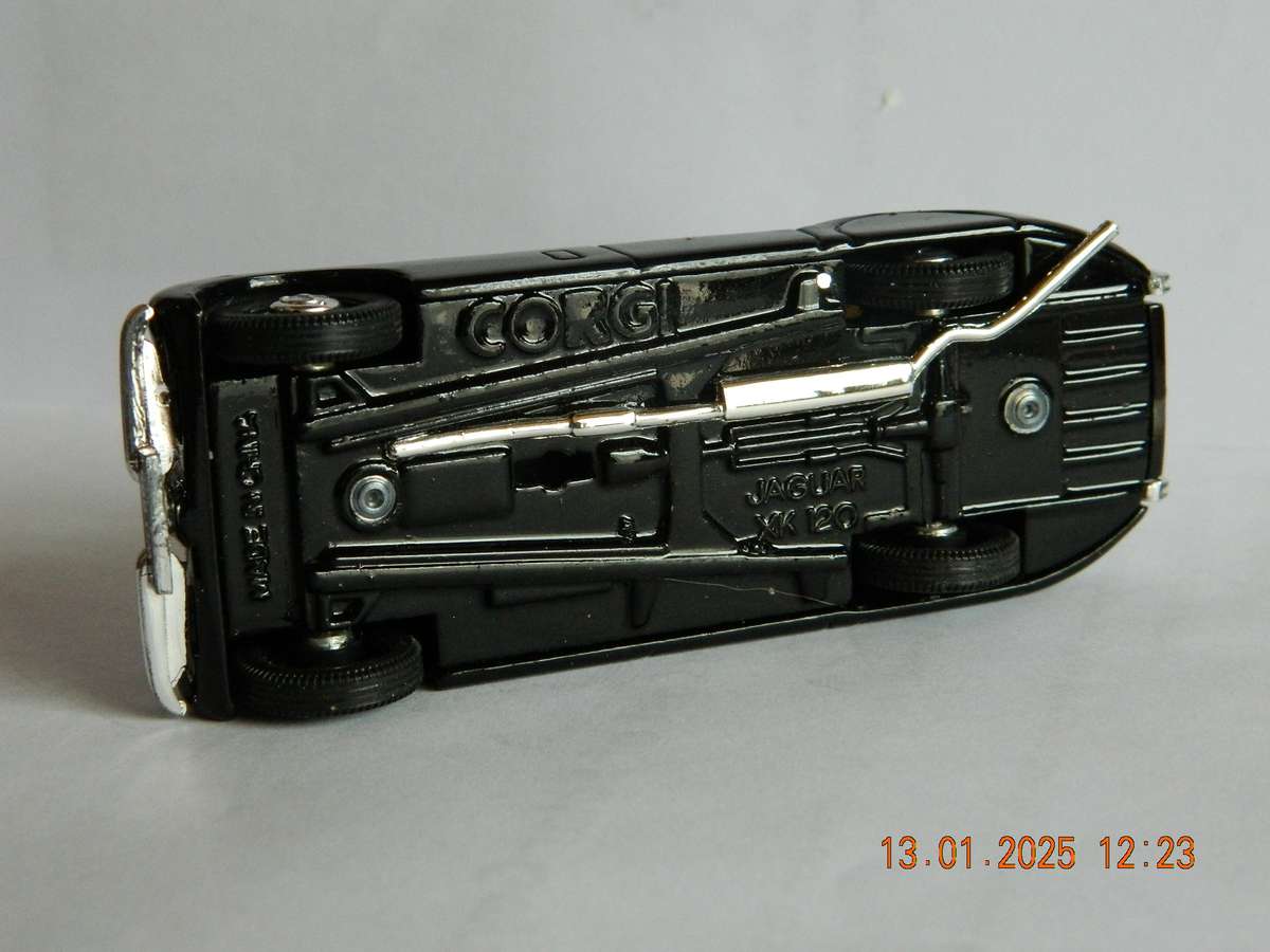 CORGI TOYS -   -  CLASSIC MODELS  -  JAGUAR XK 120