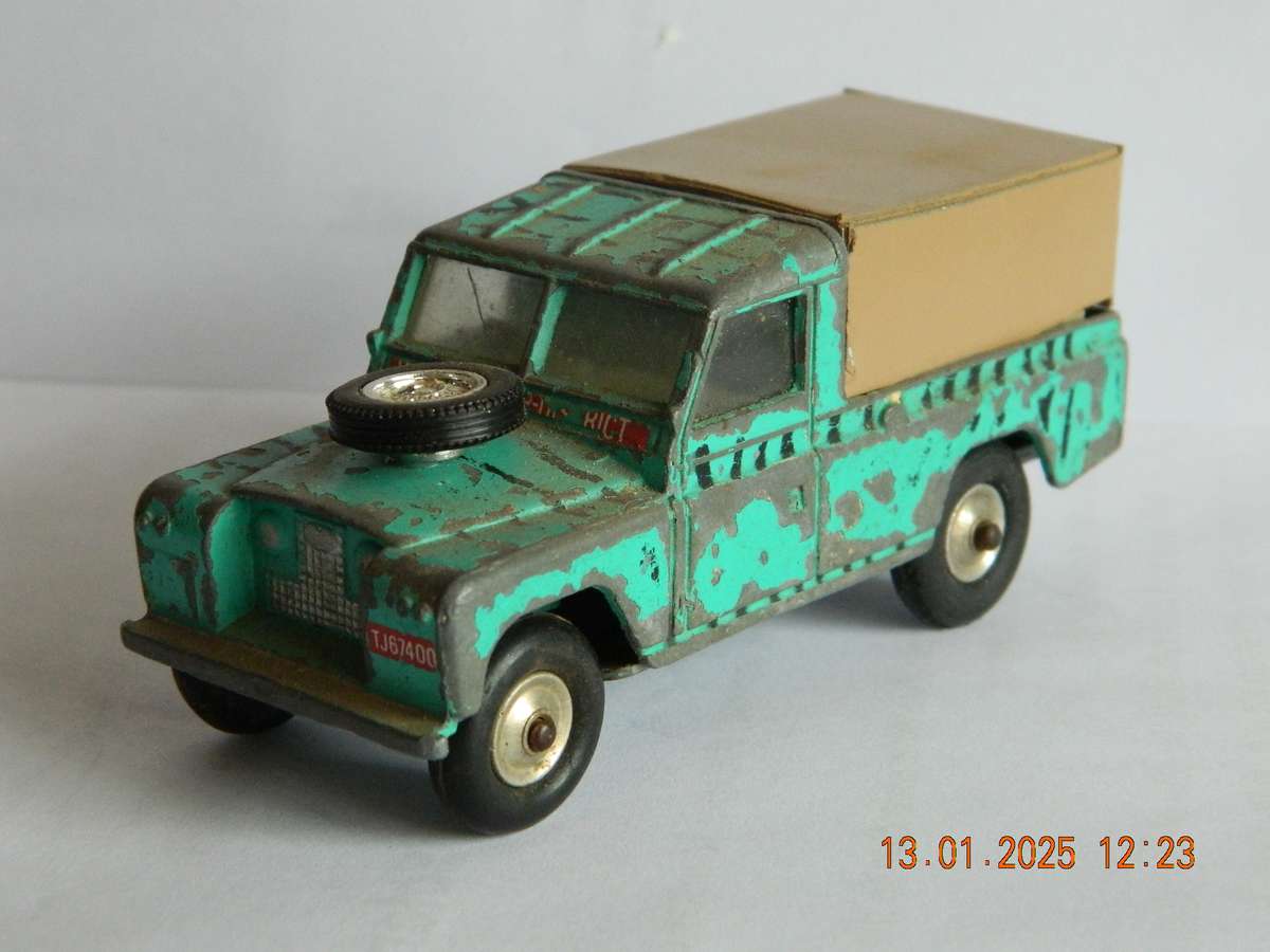CORGI TOYS -  -   LAND ROVER  -  SAFARI