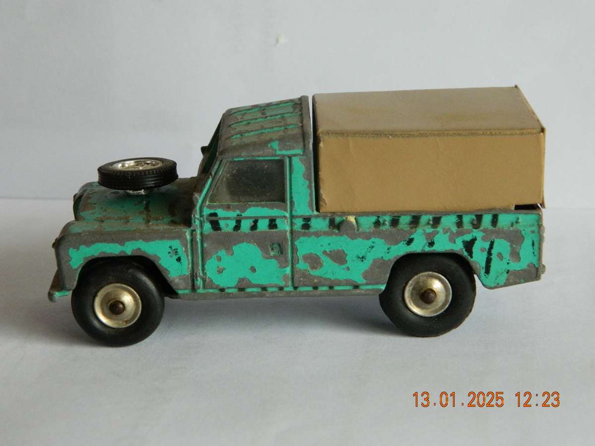 CORGI TOYS -  -   LAND ROVER  -  SAFARI