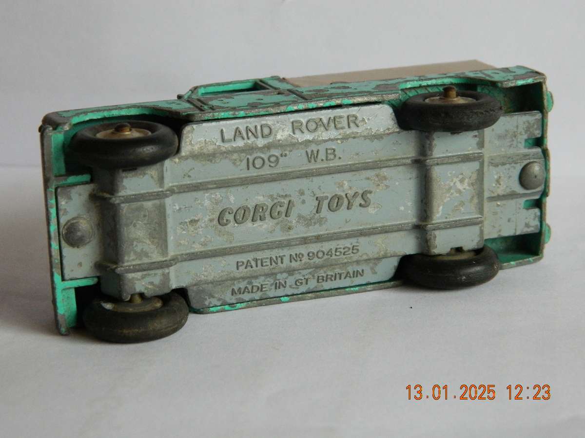 CORGI TOYS -  -   LAND ROVER  -  SAFARI
