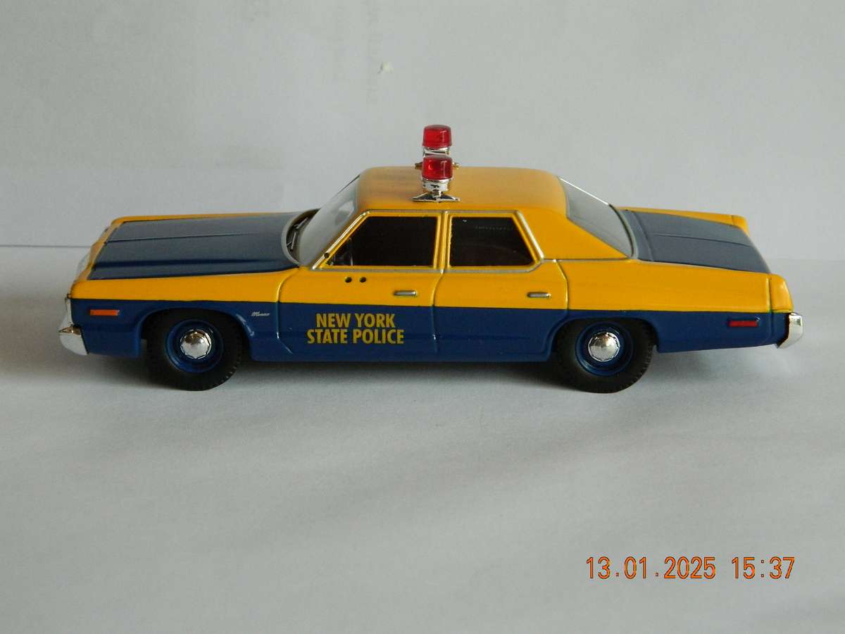 CORGI  -   US06006  -  DODGE MONACO  -  NEW YORK STATE POLICE