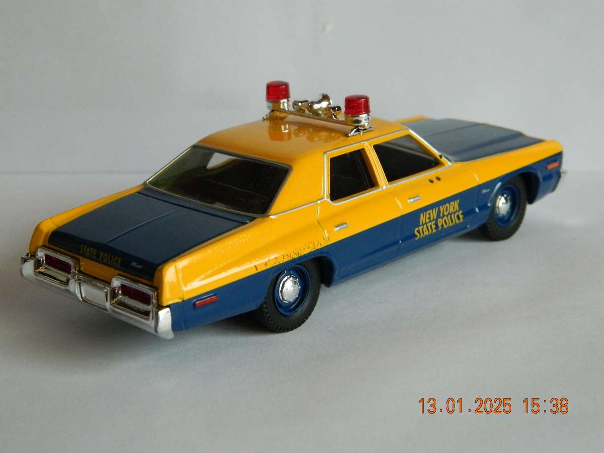 CORGI  -   US06006  -  DODGE MONACO  -  NEW YORK STATE POLICE
