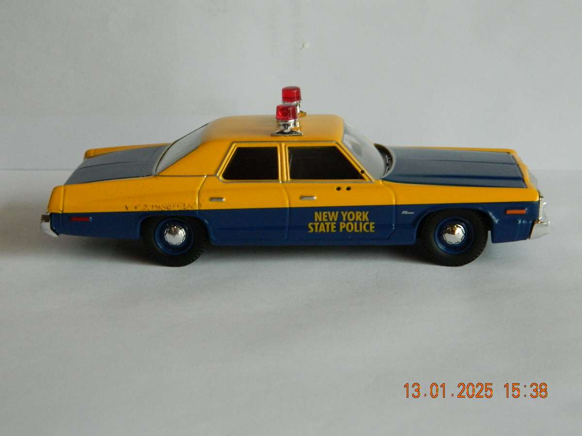 CORGI  -   US06006  -  DODGE MONACO  -  NEW YORK STATE POLICE