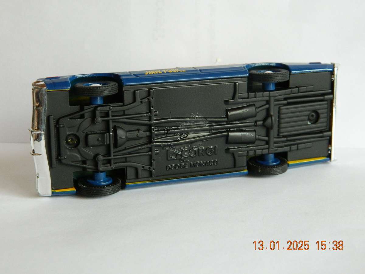 CORGI  -   US06006  -  DODGE MONACO  -  NEW YORK STATE POLICE