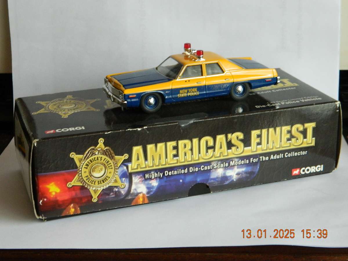 CORGI  -   US06006  -  DODGE MONACO  -  NEW YORK STATE POLICE