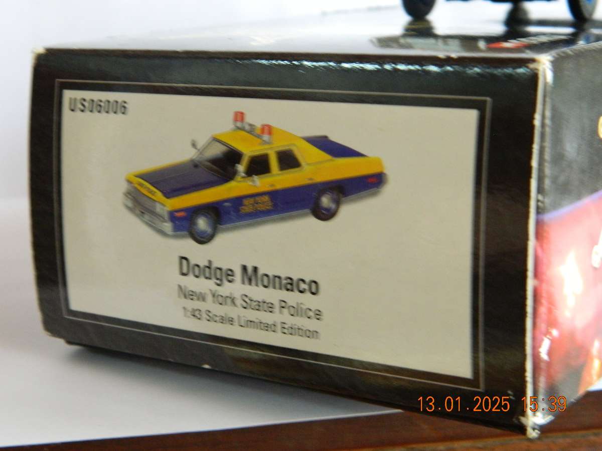CORGI  -   US06006  -  DODGE MONACO  -  NEW YORK STATE POLICE