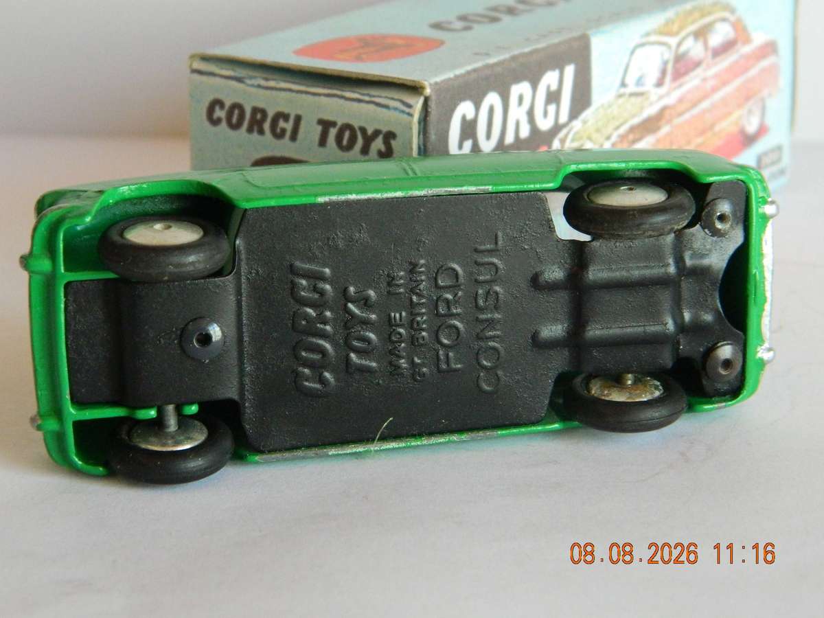 CORGI TOYS  -  200  -  FORD CONSUL